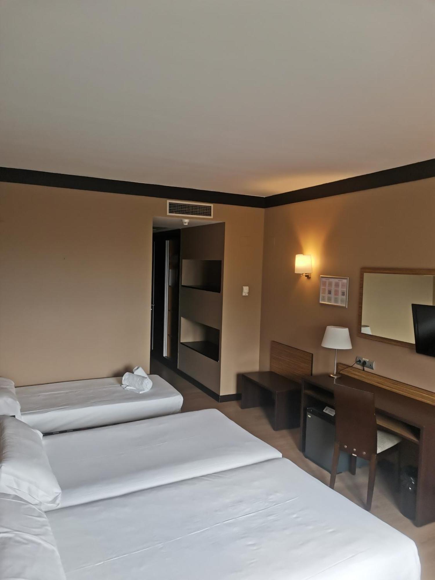 Aparthotel Attica 21 Valles Sabadell Eksteriør bilde