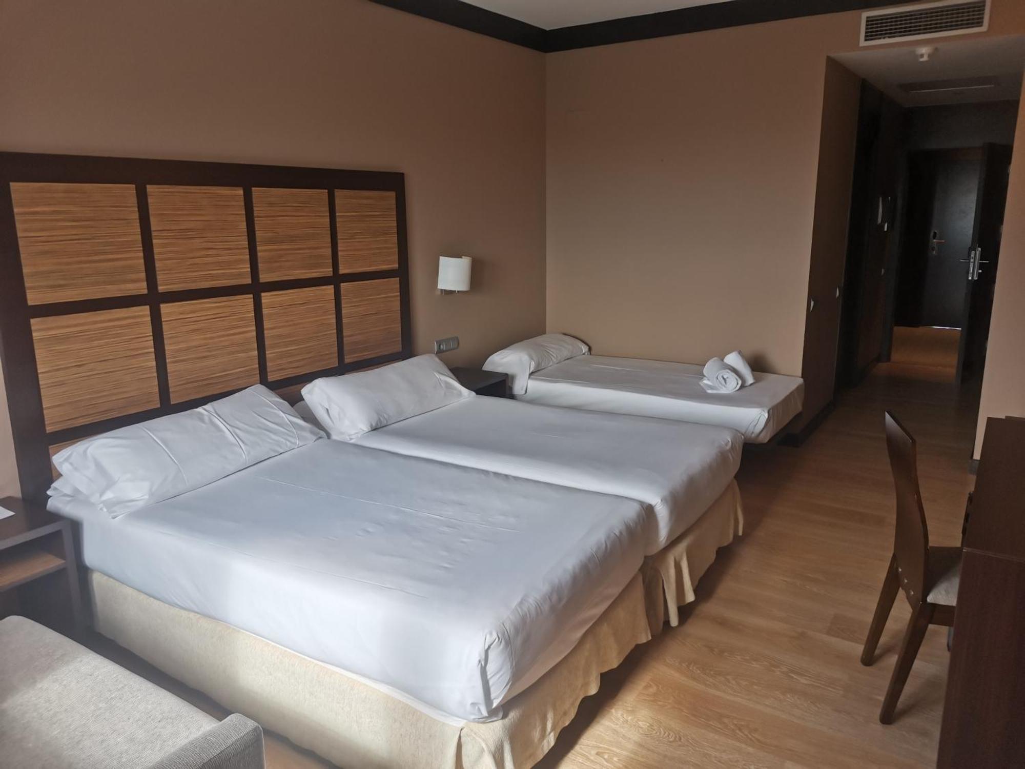 Aparthotel Attica 21 Valles Sabadell Eksteriør bilde